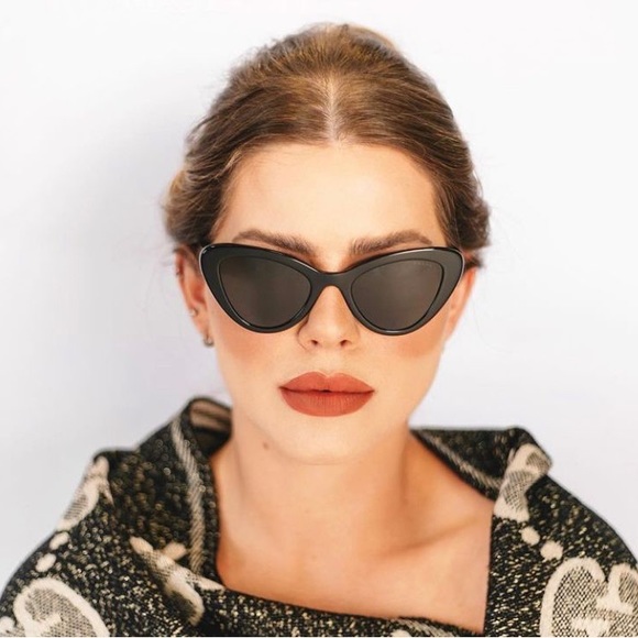 Authentic- 💯- New - PRADA PR 13YS Black Dark Grey Gradient Cat-Eye Sunglasses - Picture 4 of 17